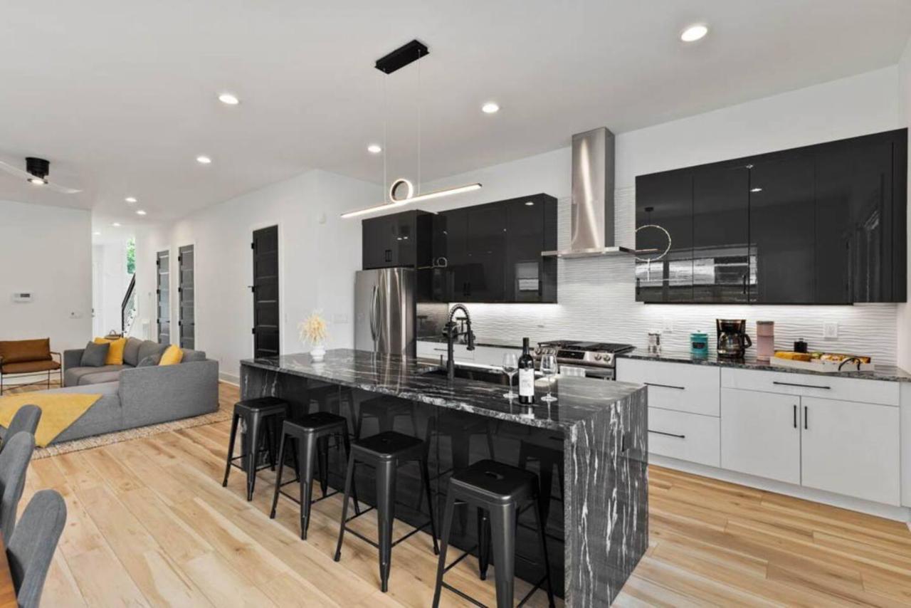 Urban Oasis: Modern Luxury Near Downtown
