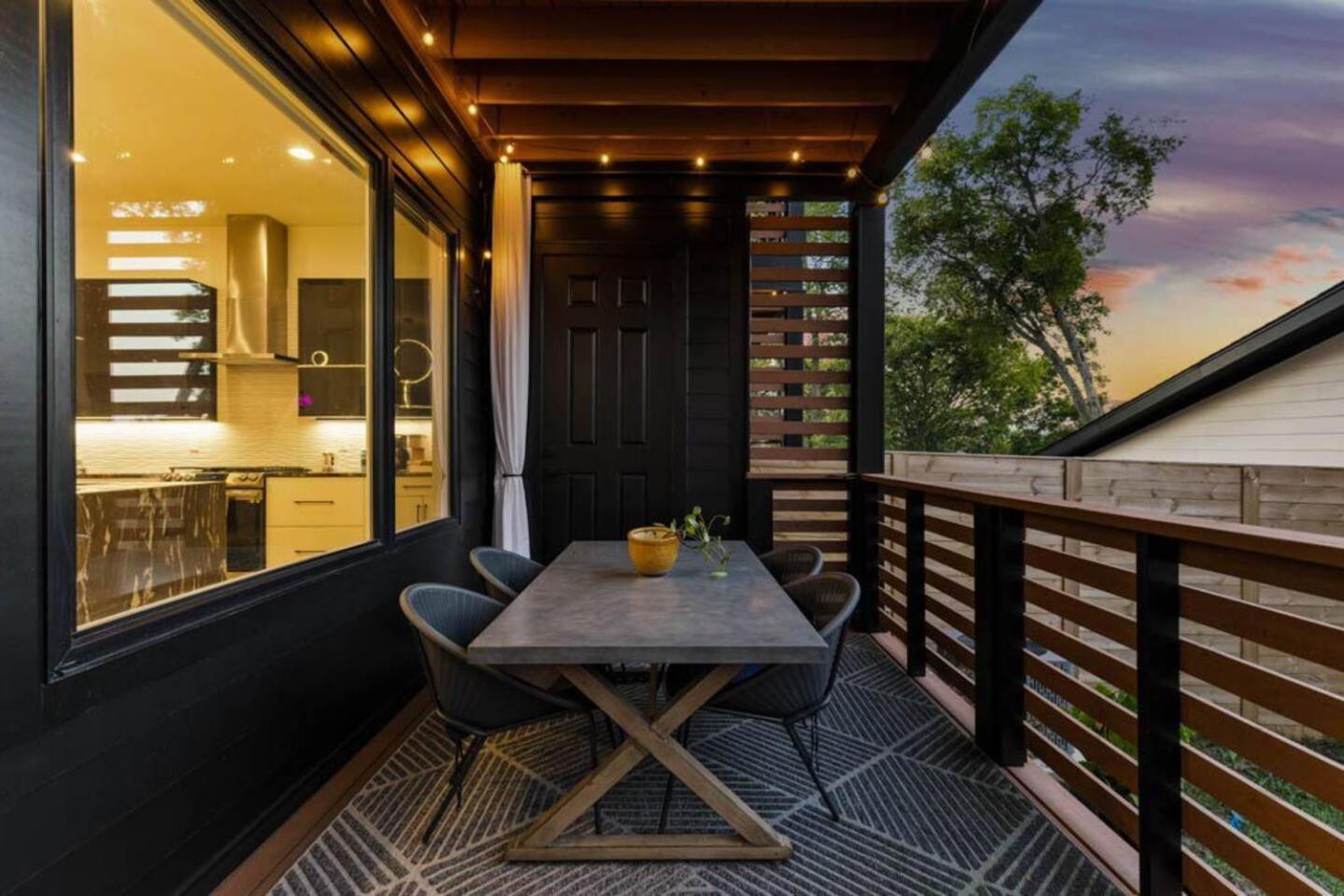 Urban Oasis: Modern Luxury Near Downtown Holiday home *